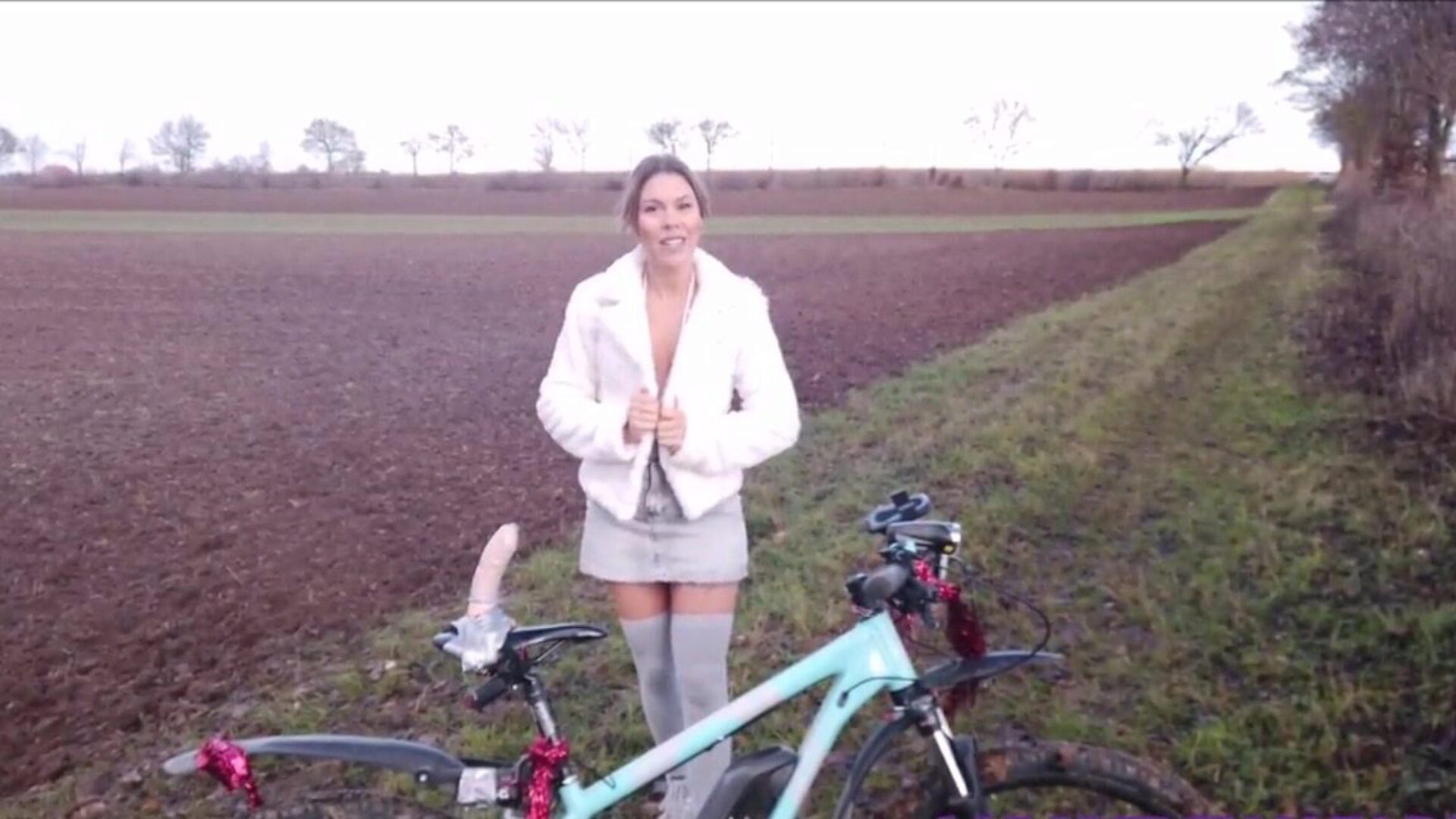 オリジナルのパート2ララ・バーグマンが彼女の自転車を悪用する：ポルノ2bオリジナルのパート2を見るララ・バーグマンがxhamsterで彼女の自転車の映画シーンを悪用する-無料のドイツ語2チューブhdハードコアポルノチューブ映画の究極のコレクション