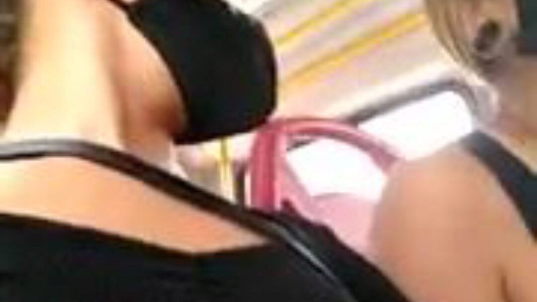sara spriccel a buszban, ingyenes pisilés pornó videó b4: xhamster néz sara spriccel a buszfilmben