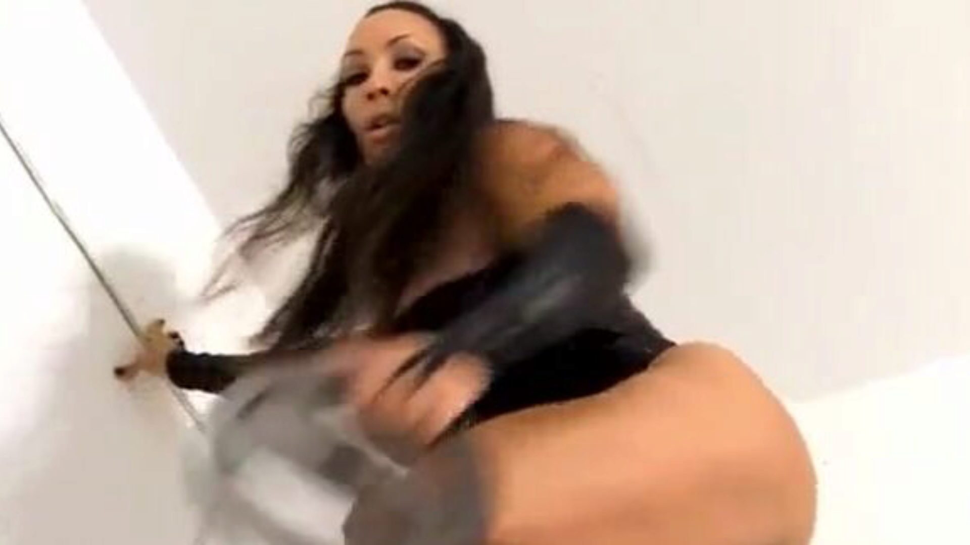 Порно видео Denise Masino с огромным клитором