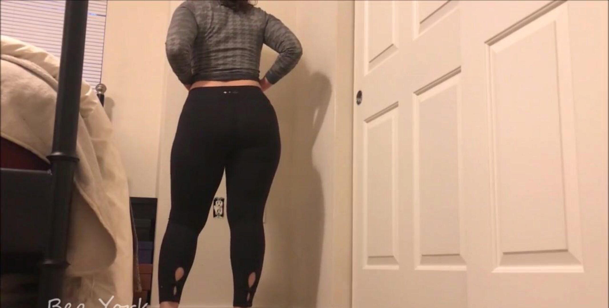 Emma Butt Porn Yoga Pants - Flair Bottom Yoga Pants - XXX BULE