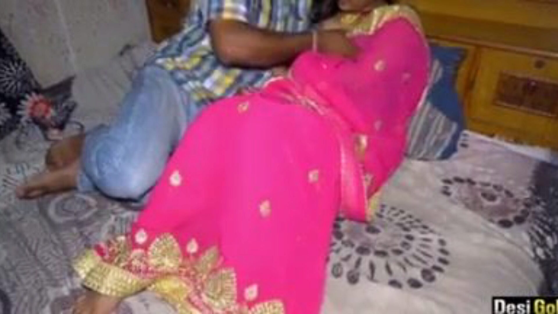 新婚のインド人bhabhiがポンプでセクシーな射精を受ける