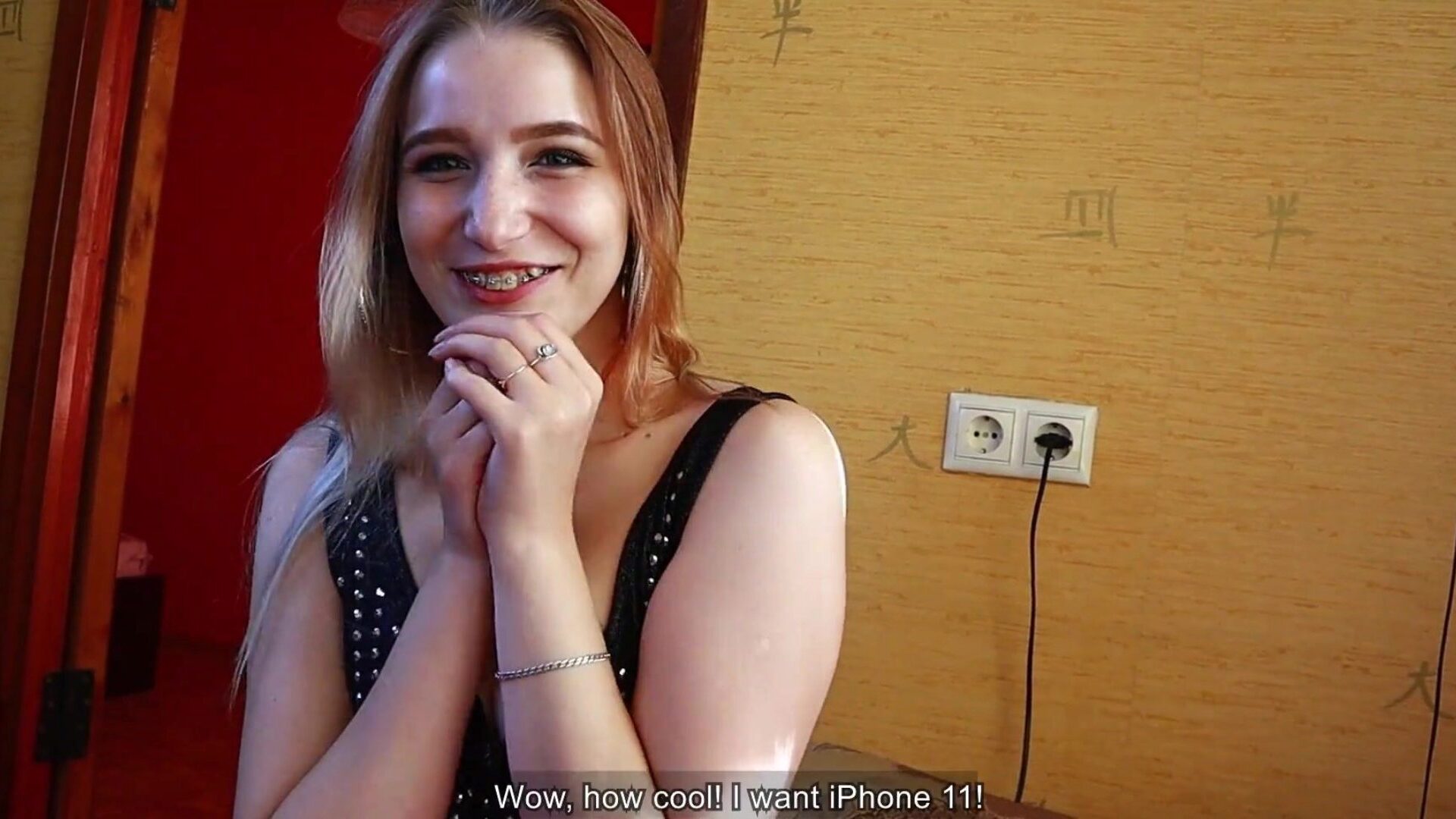 krásná dívka děkuje svému příteli kouřením a sexem za nový iphone | cum na obličeji a spolknout